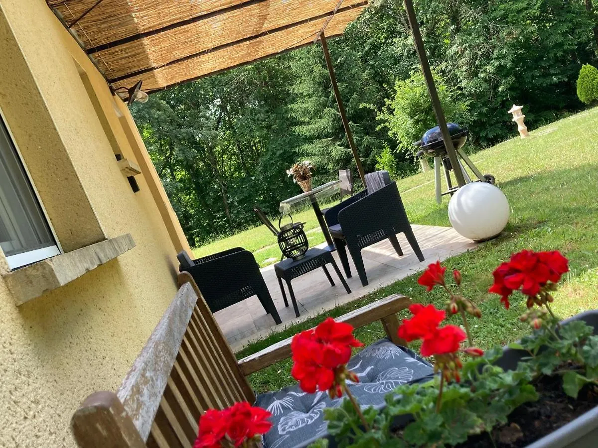 Gîte des Combes Blanches avec piscine Frayssinet-le-Gélat 0*,